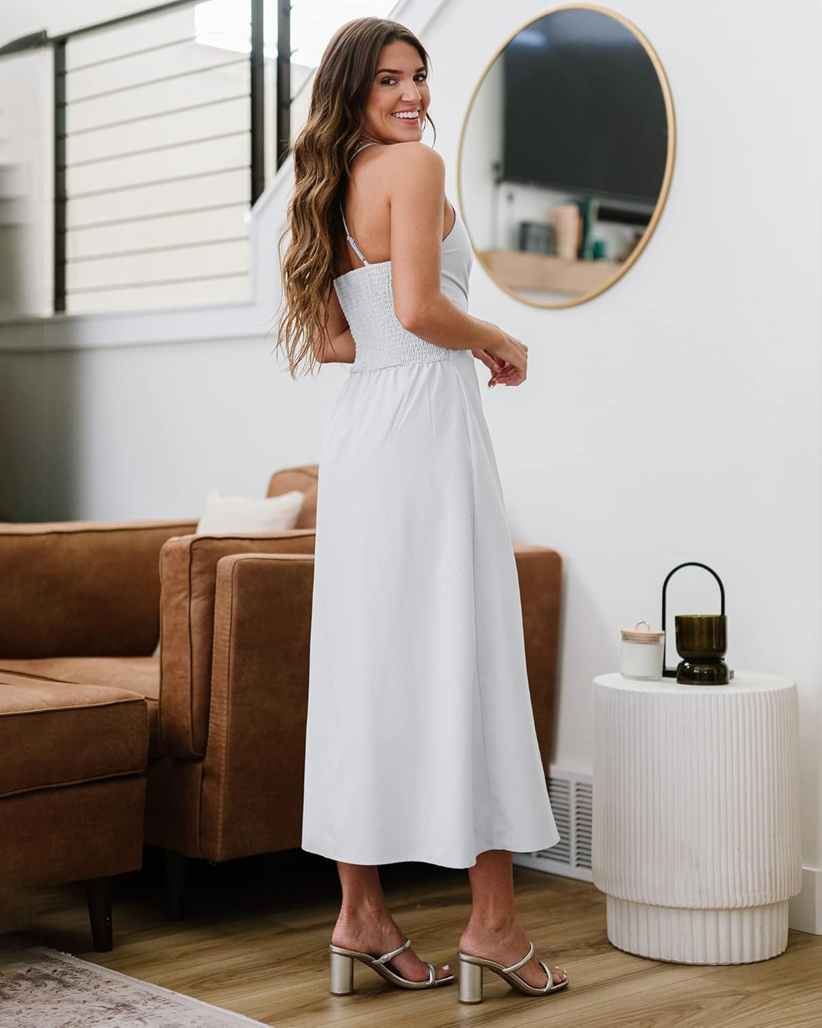 Nira - Sleeveless V-Neck Dress