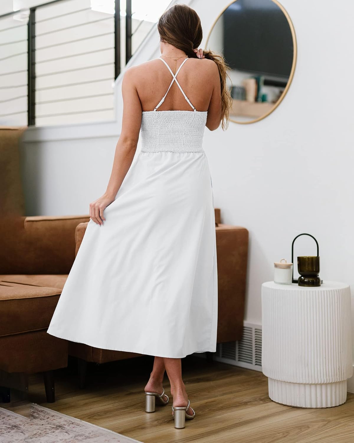 Nira - Sleeveless V-Neck Dress